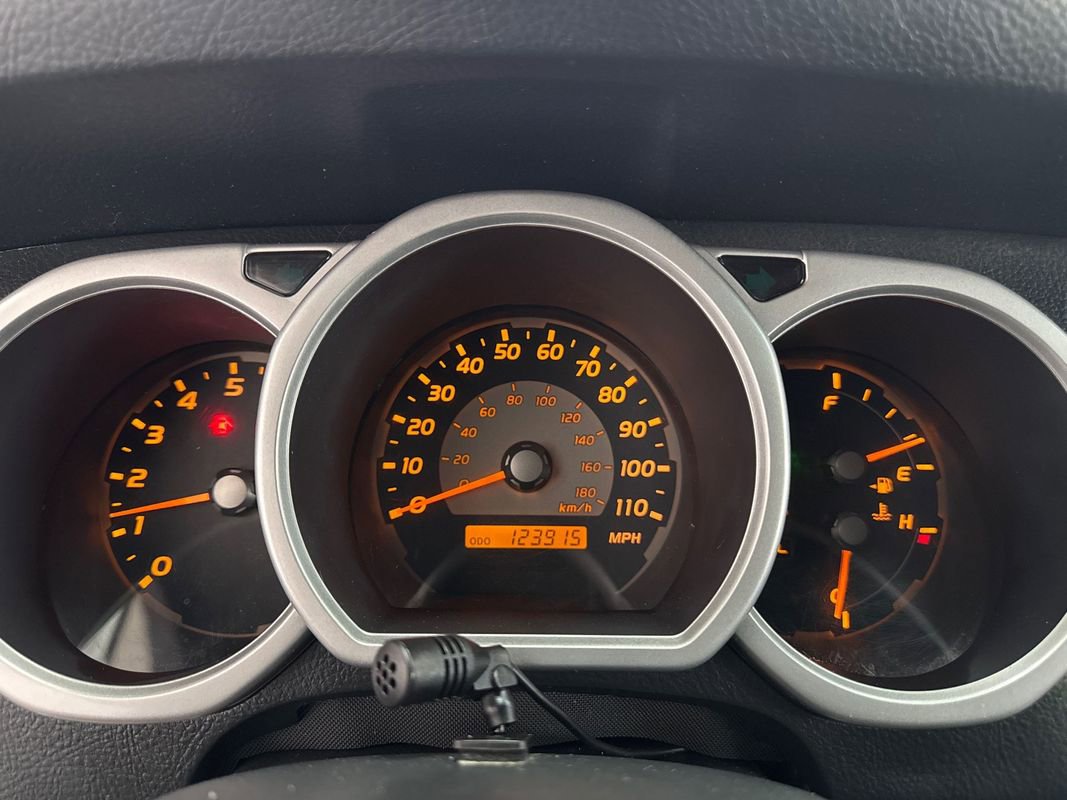 Used 2005 Toyota 4Runner SR5 w/ Preferred Accessory Pkg AWD/4WD image 13