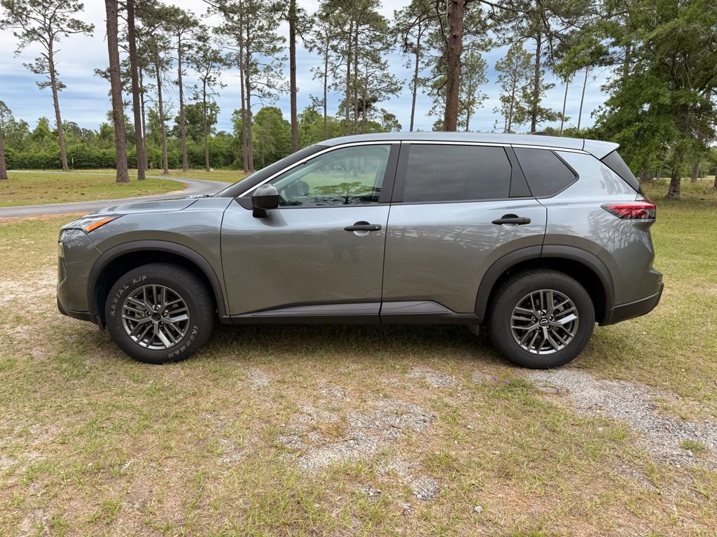 Used 2024 Nissan Rogue S FWD image 2