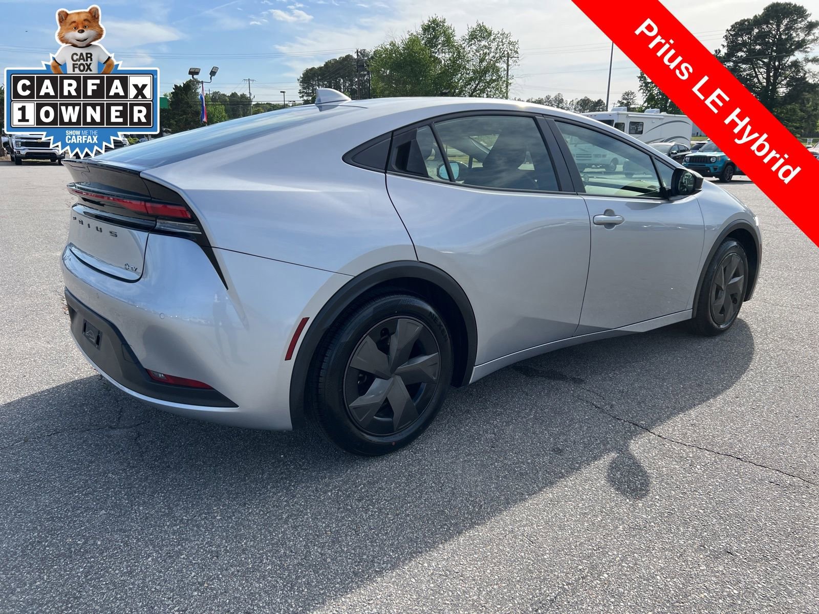 Used 2024 Toyota Prius LE FWD image 5