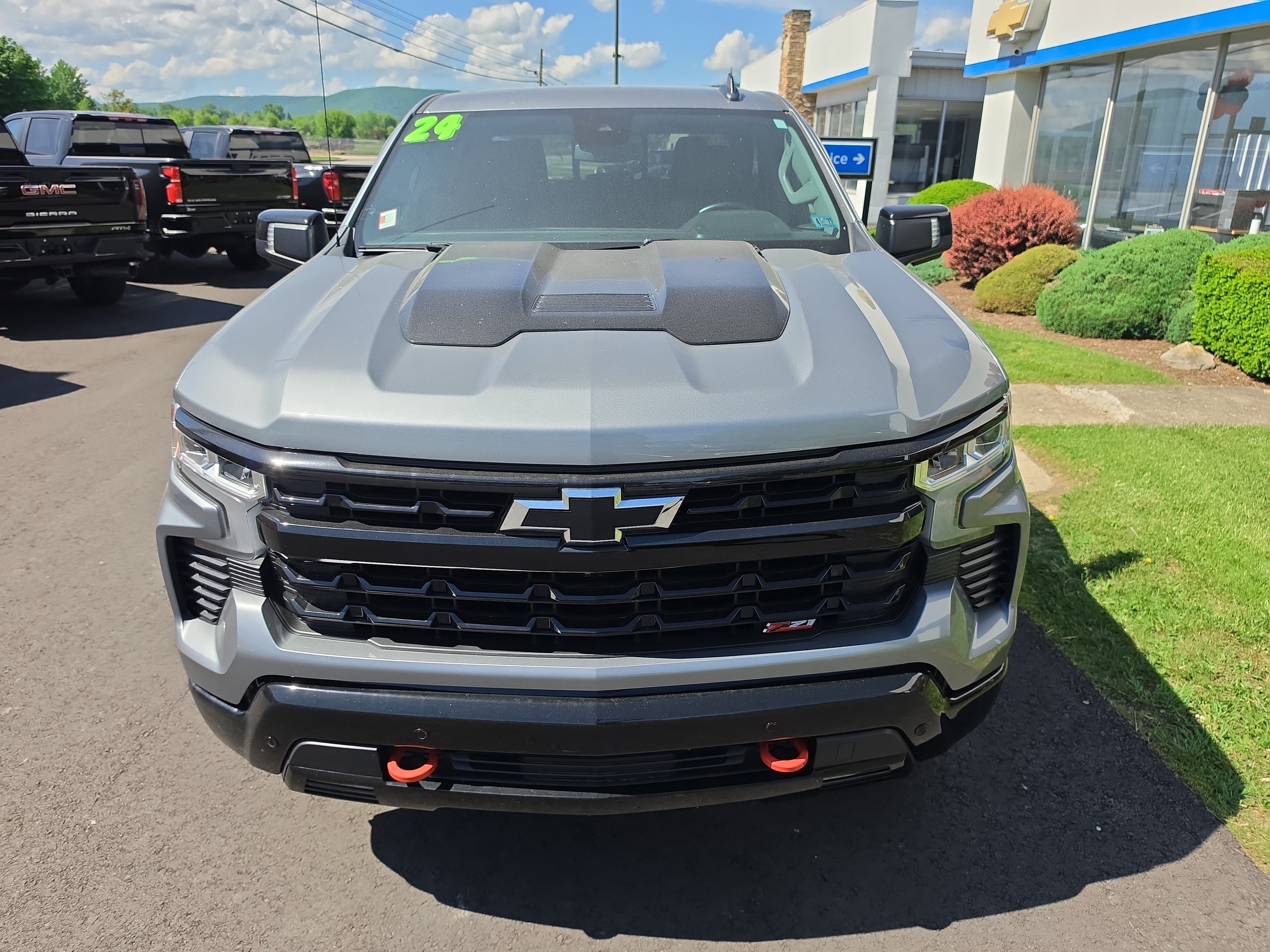 Used 2024 Chevrolet Silverado 1500 LT Trail Boss w/ Convenience Package II AWD/4WD image 9