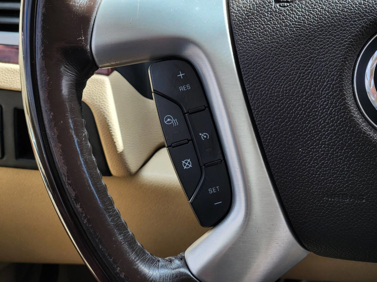 Used 2013 Cadillac Escalade Premium AWD/4WD image 26