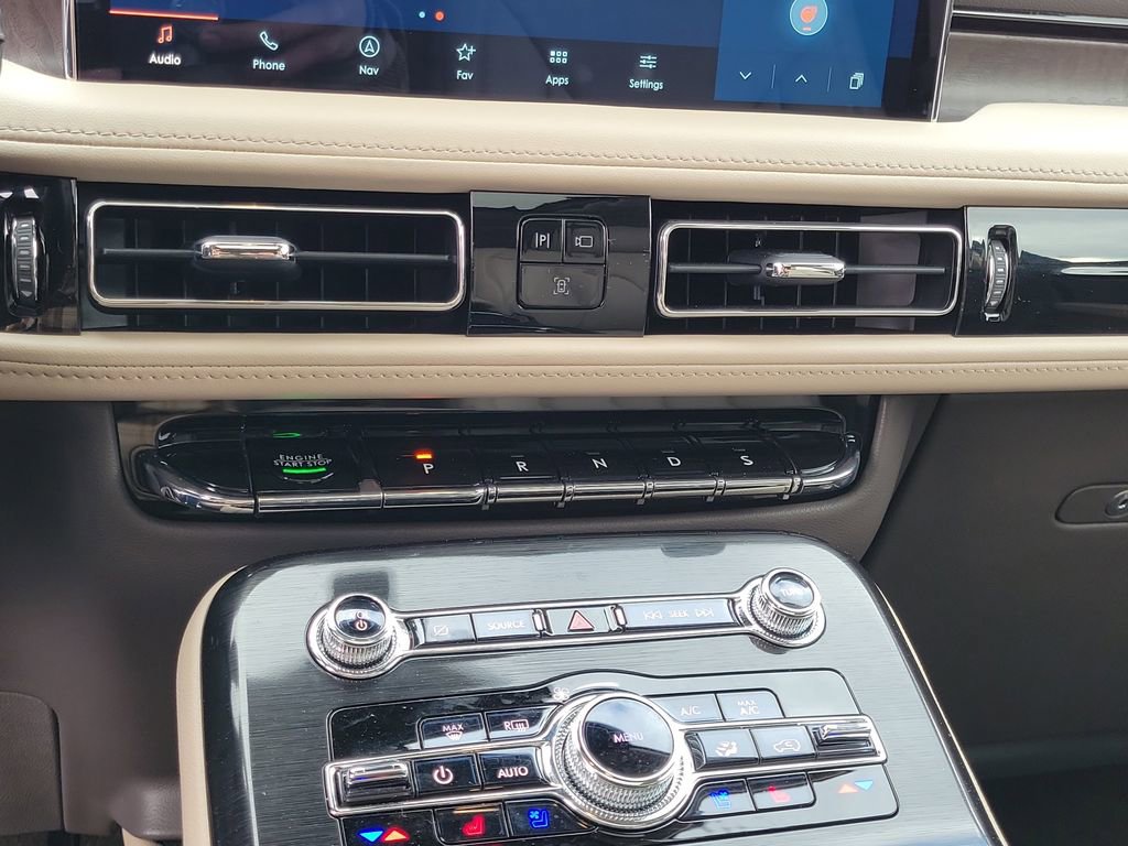 Certified 2023 Lincoln Nautilus Reserve w/ Equipment Group 202A image 28