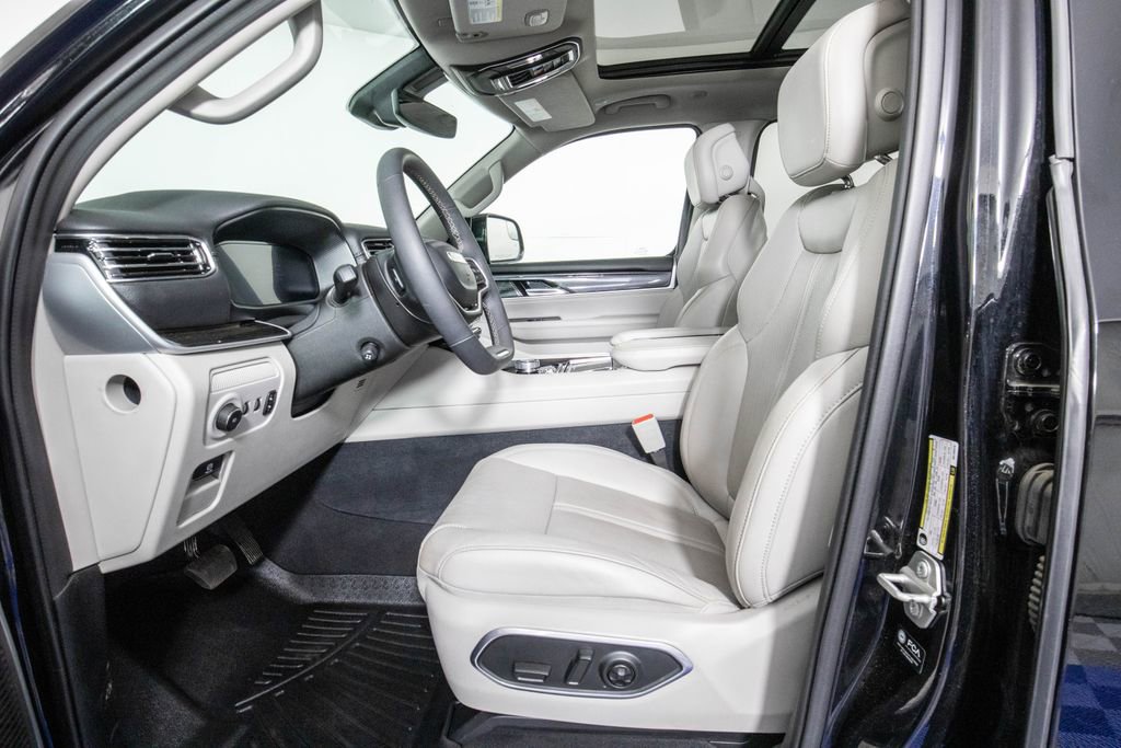 Used 2024 Jeep Wagoneer 2WD w/ Premium Group I image 9