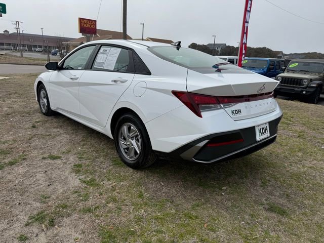 Used 2025 Hyundai Elantra SE image 5