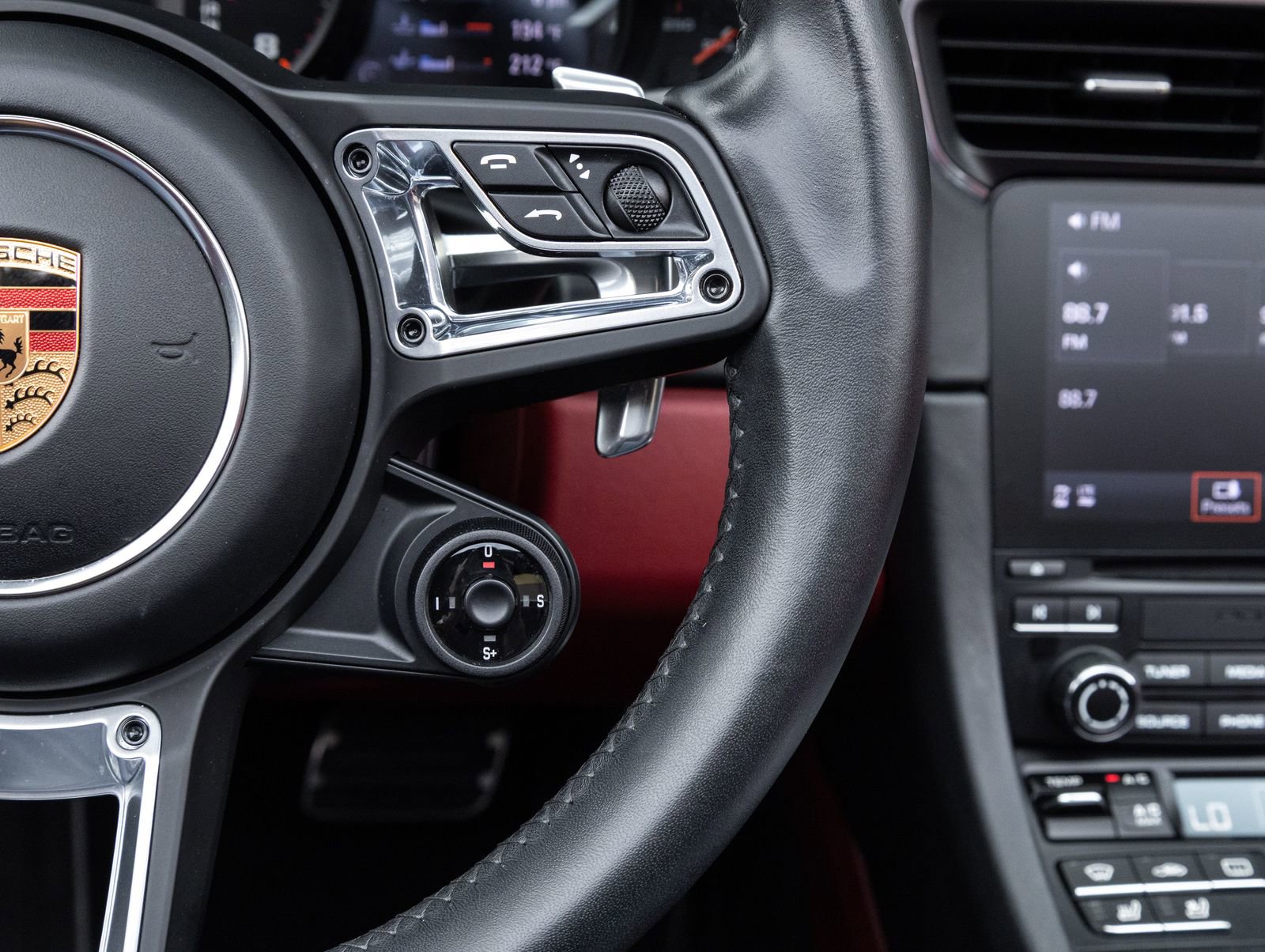 Certified 2019 Porsche 911 Targa 4 GTS AWD/4WD image 18