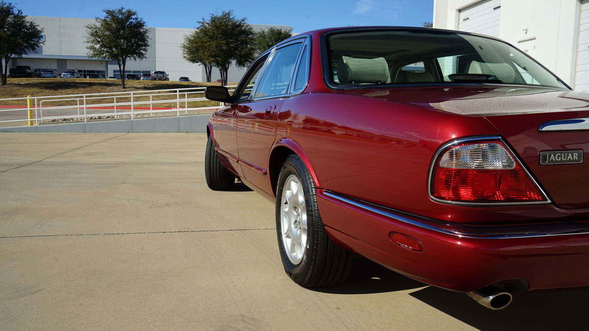 Used 1999 Jaguar XJ8 image 29
