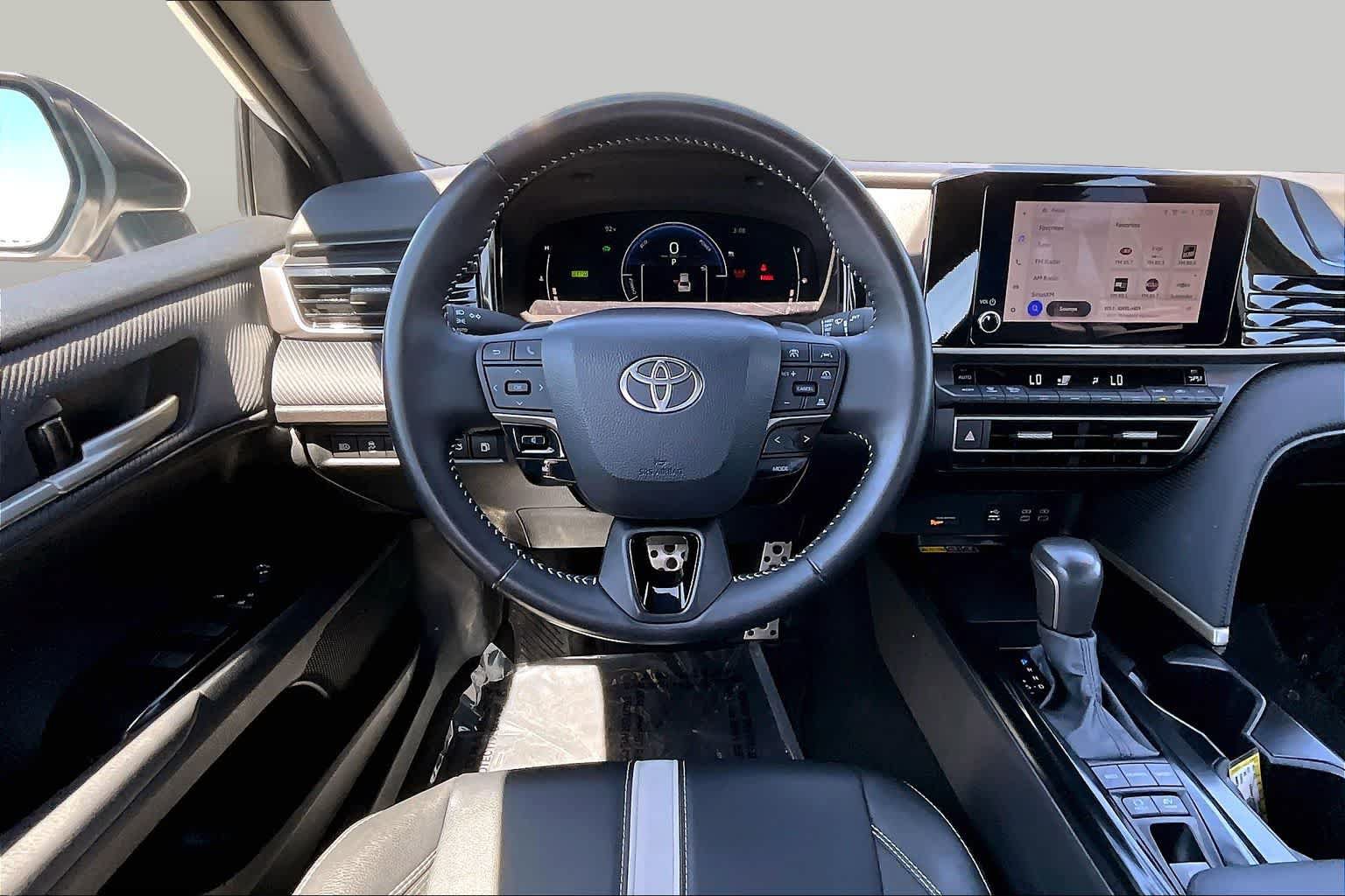 Used 2025 Toyota Camry SE FWD image 5