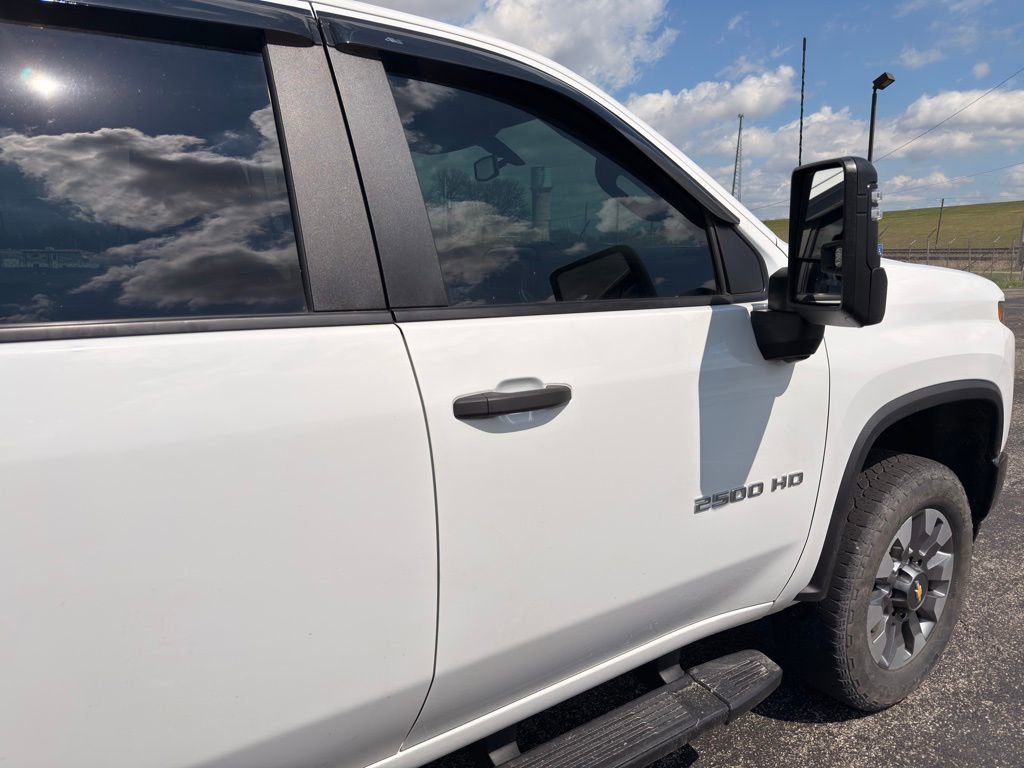 Used 2023 Chevrolet Silverado 2500 Custom w/ Custom Value Package image 6
