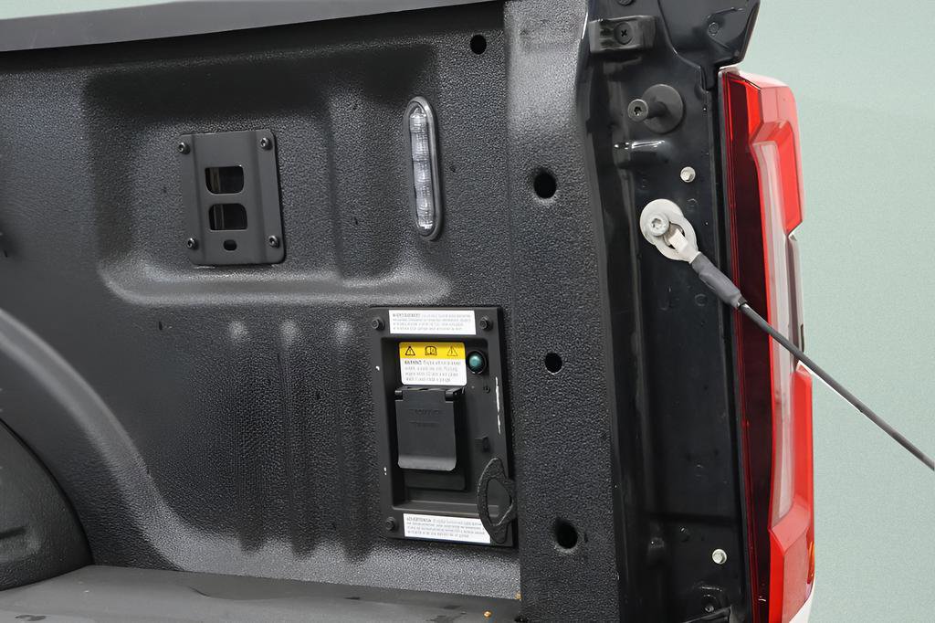 Used 2025 Ford F450 Platinum w/ FX4 Off-Road Package AWD/4WD image 37