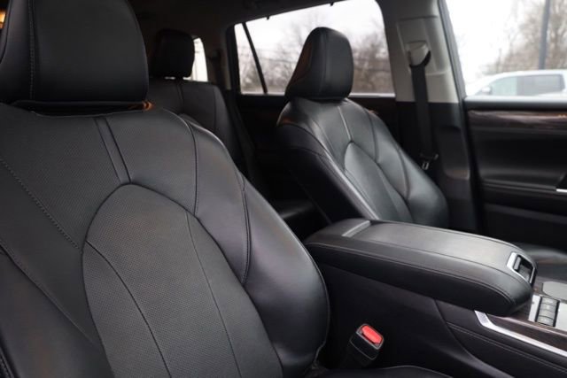 Used 2022 Toyota Highlander Limited image 43
