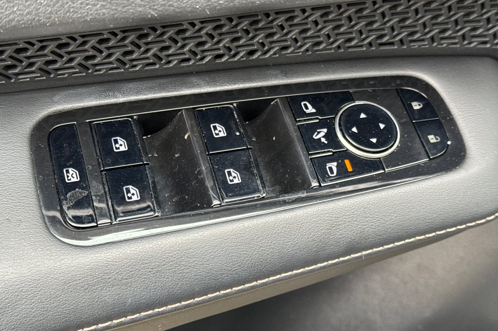 Used 2024 Nissan Ariya FWD image 12