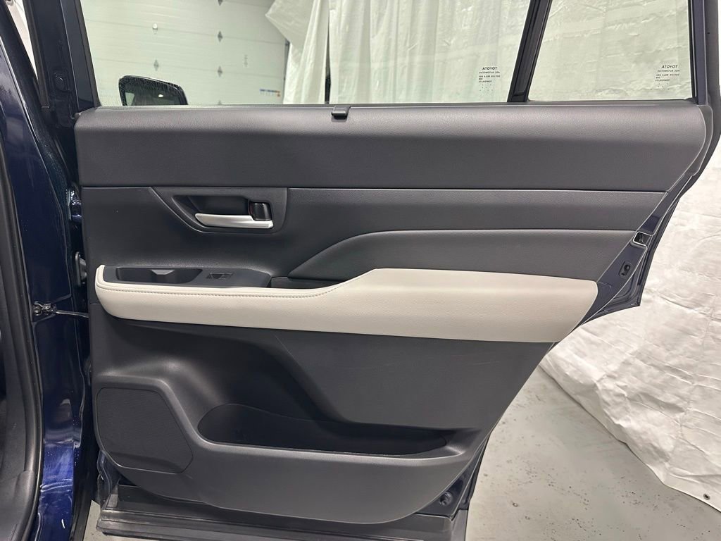 Used 2025 Toyota Grand Highlander AWD image 52
