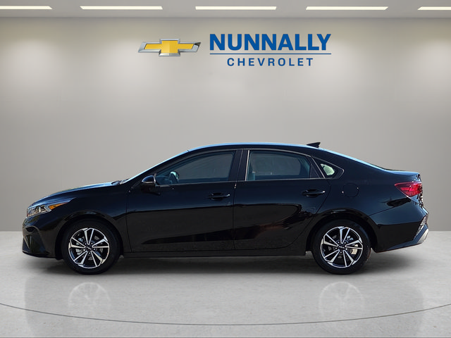 Used 2023 Kia Forte LXS w/ LXS Technology Package FWD image 2