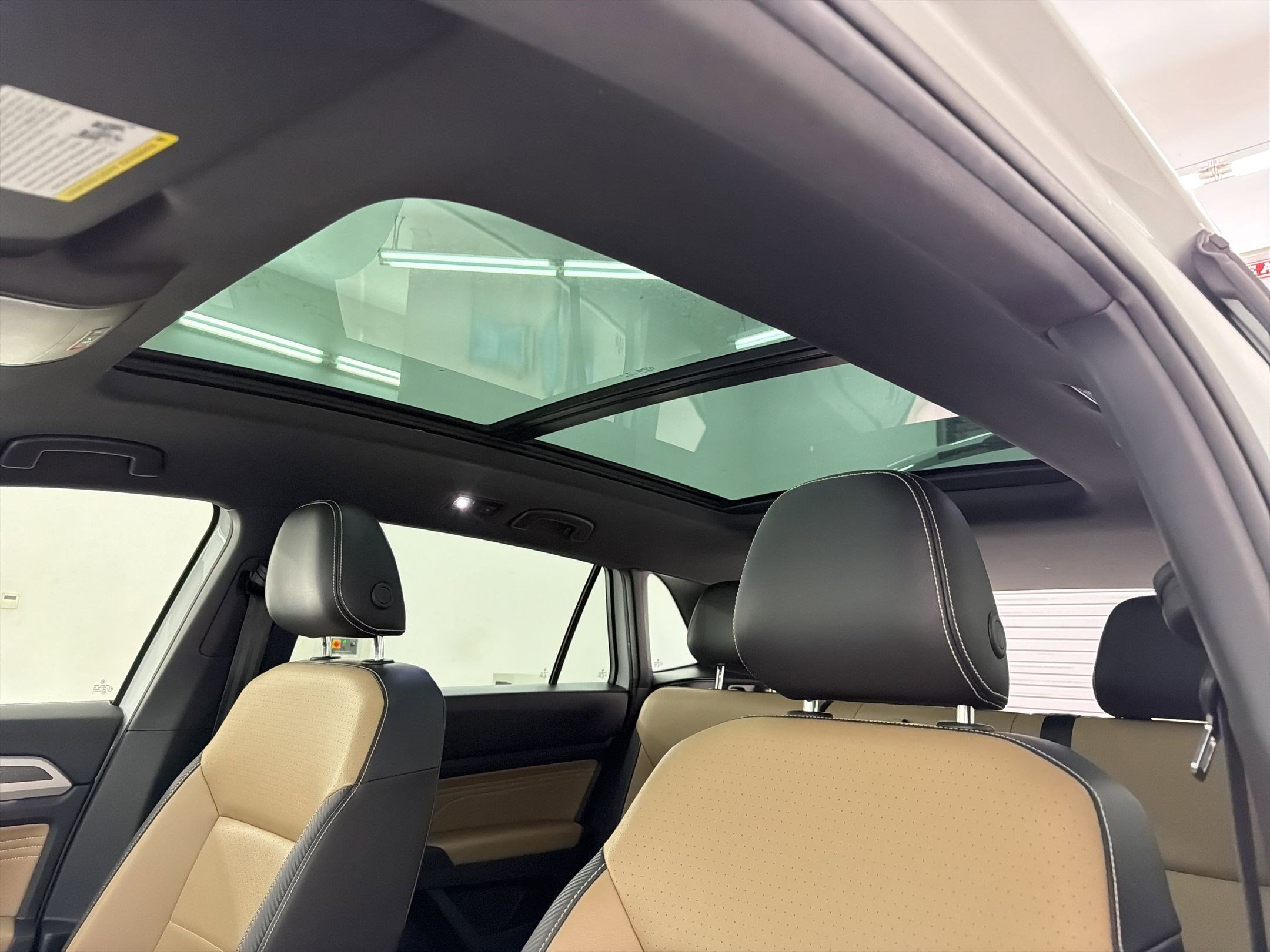 Used 2022 Volkswagen Atlas Cross Sport SEL R-Line image 14