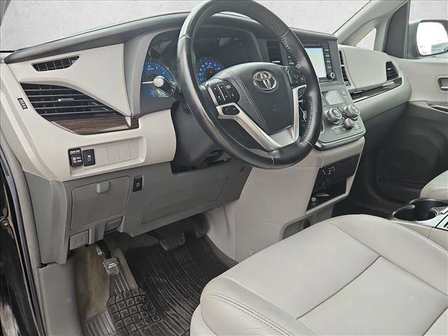 Used 2018 Toyota Sienna XLE FWD image 10