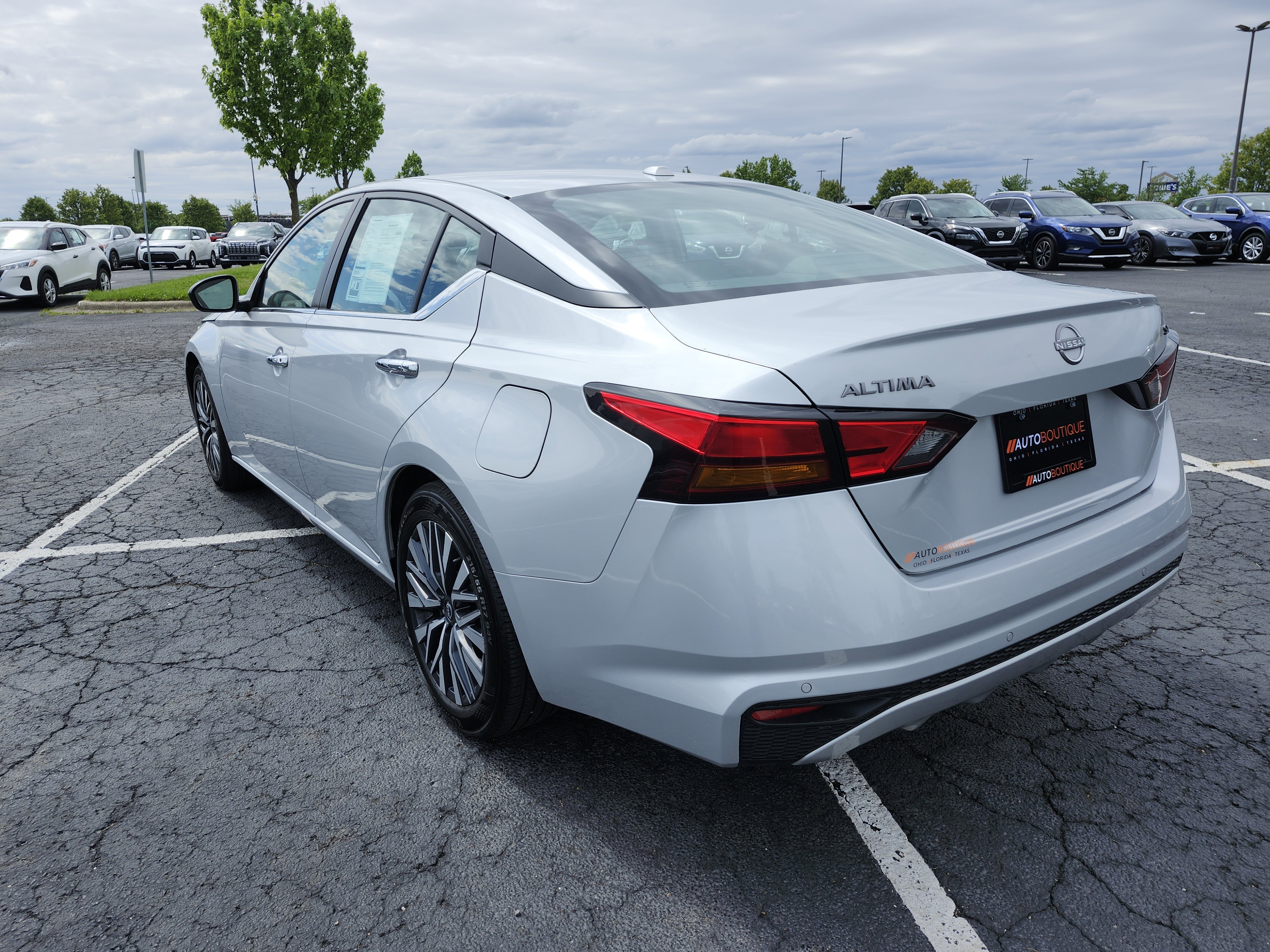 Used 2024 Nissan Altima 2.5 SV FWD image 13