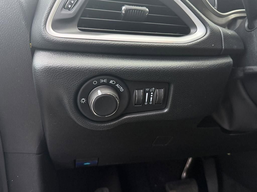 New 2026 Chrysler Voyager LX image 18