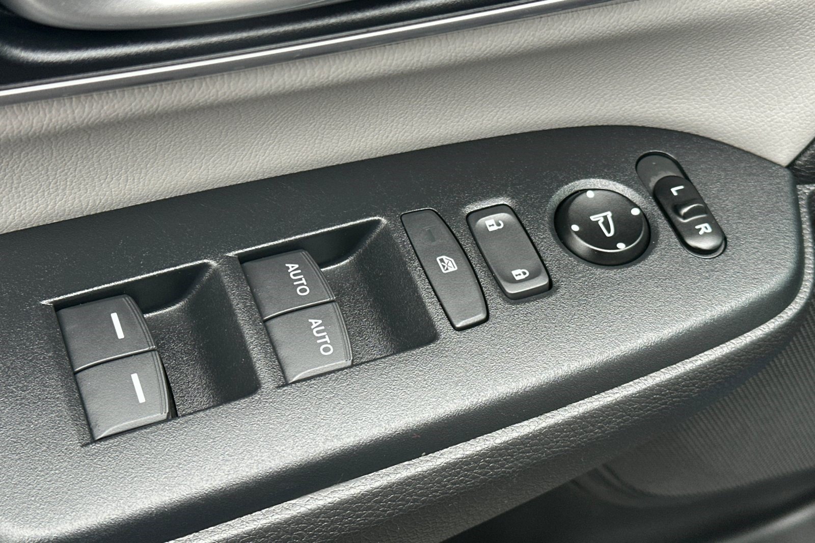 Used 2017 Honda CR-V EX-L image 13