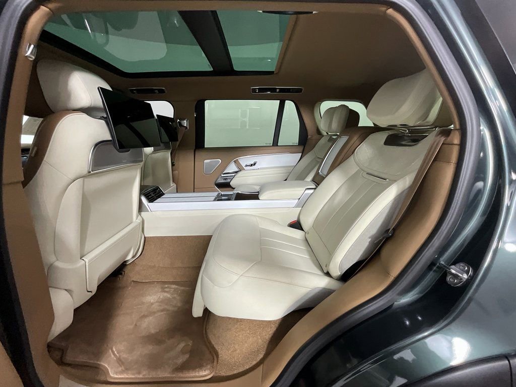 Used 2025 Land Rover Range Rover SV image 25