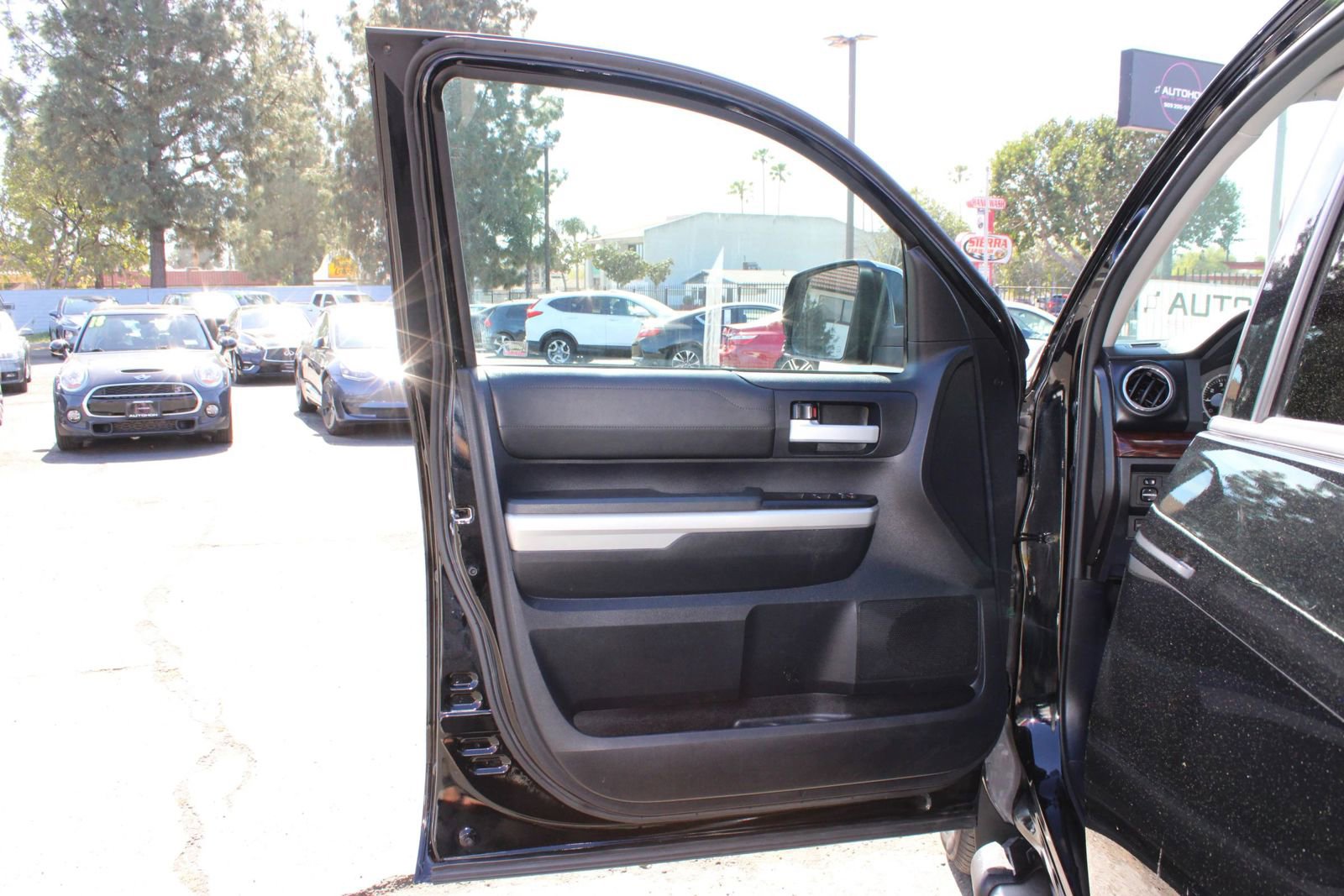 Used 2016 Toyota Tundra Limited w/ Limited Premium Package image 15