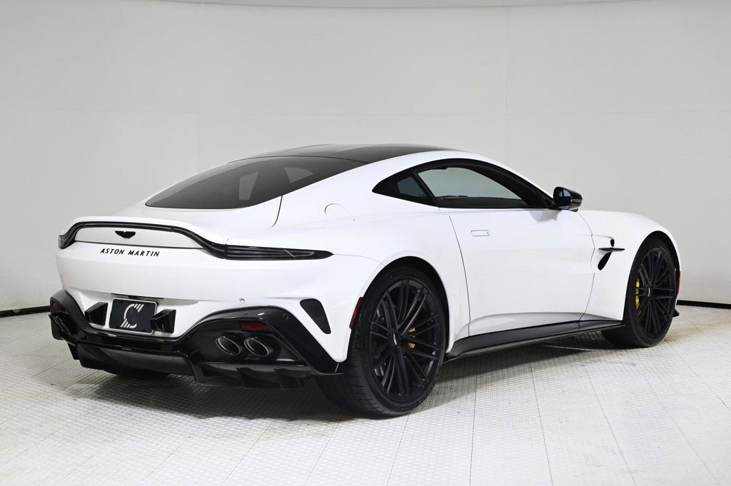 Used 2025 Aston Martin V8 Vantage Coupe image 17