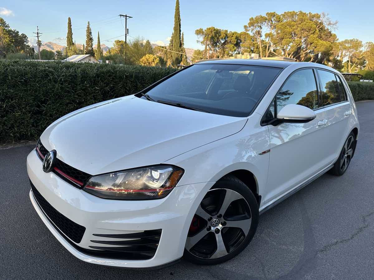 Used 2016 Volkswagen GTI SE w/ Lighting Package (SEL) FWD image 2