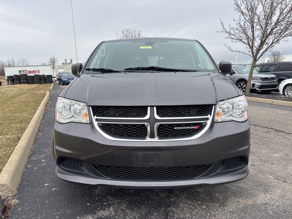 Used 2018 Dodge Grand Caravan SE w/ UConnect Hands-Free Group image 2