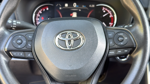 Used 2025 Toyota RAV4 XLE FWD image 16