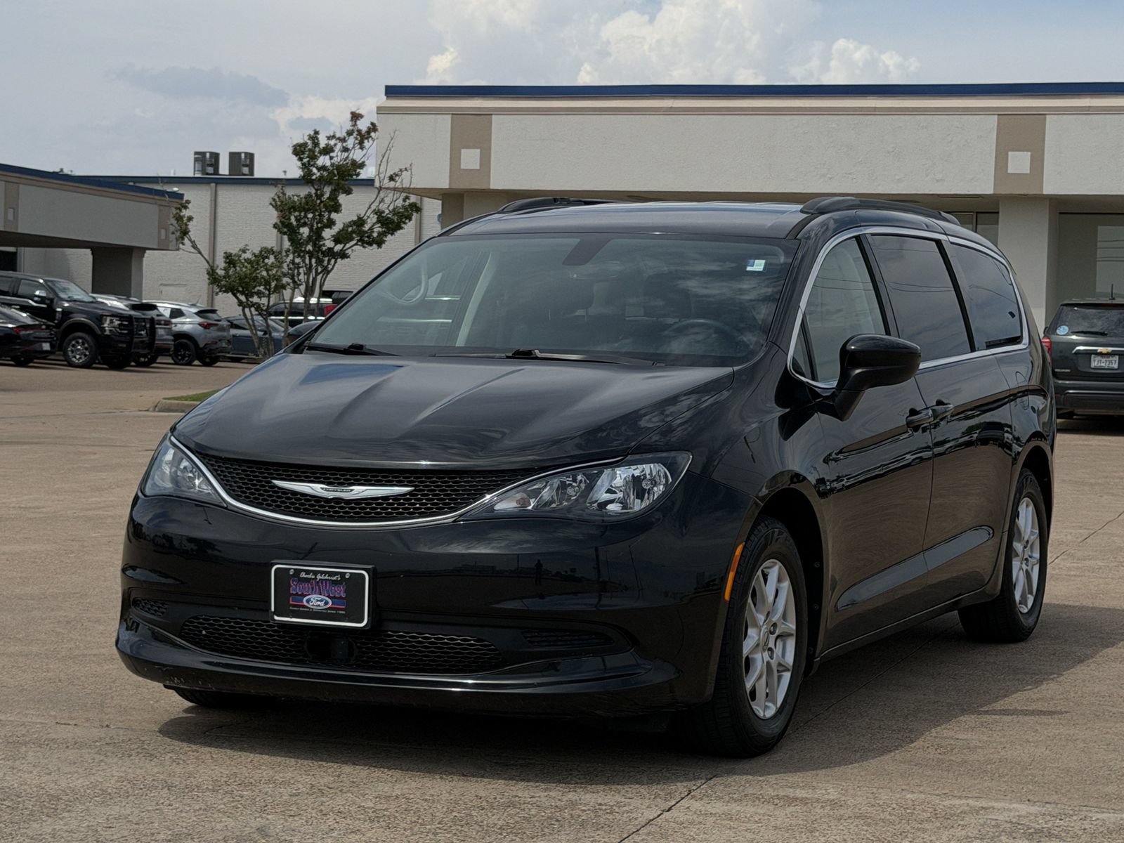 Used 2021 Chrysler Voyager Lxi FWD image 8