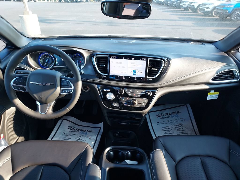 New 2026 Chrysler Pacifica Select FWD image 15