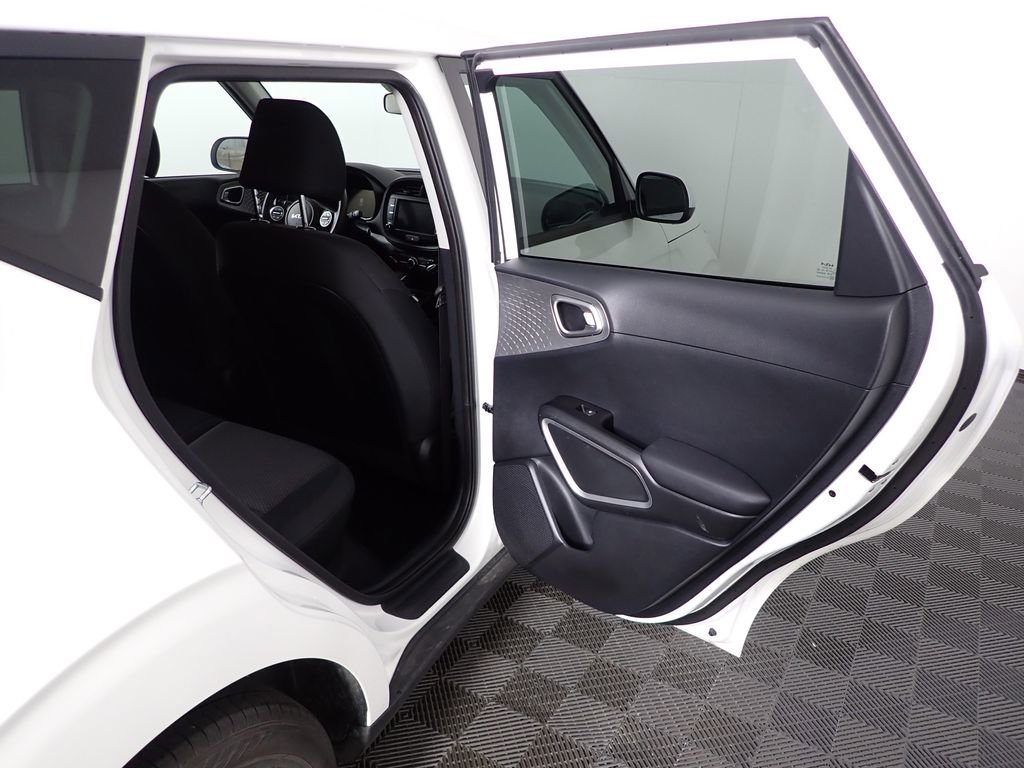 Used 2025 Kia Soul LX image 28