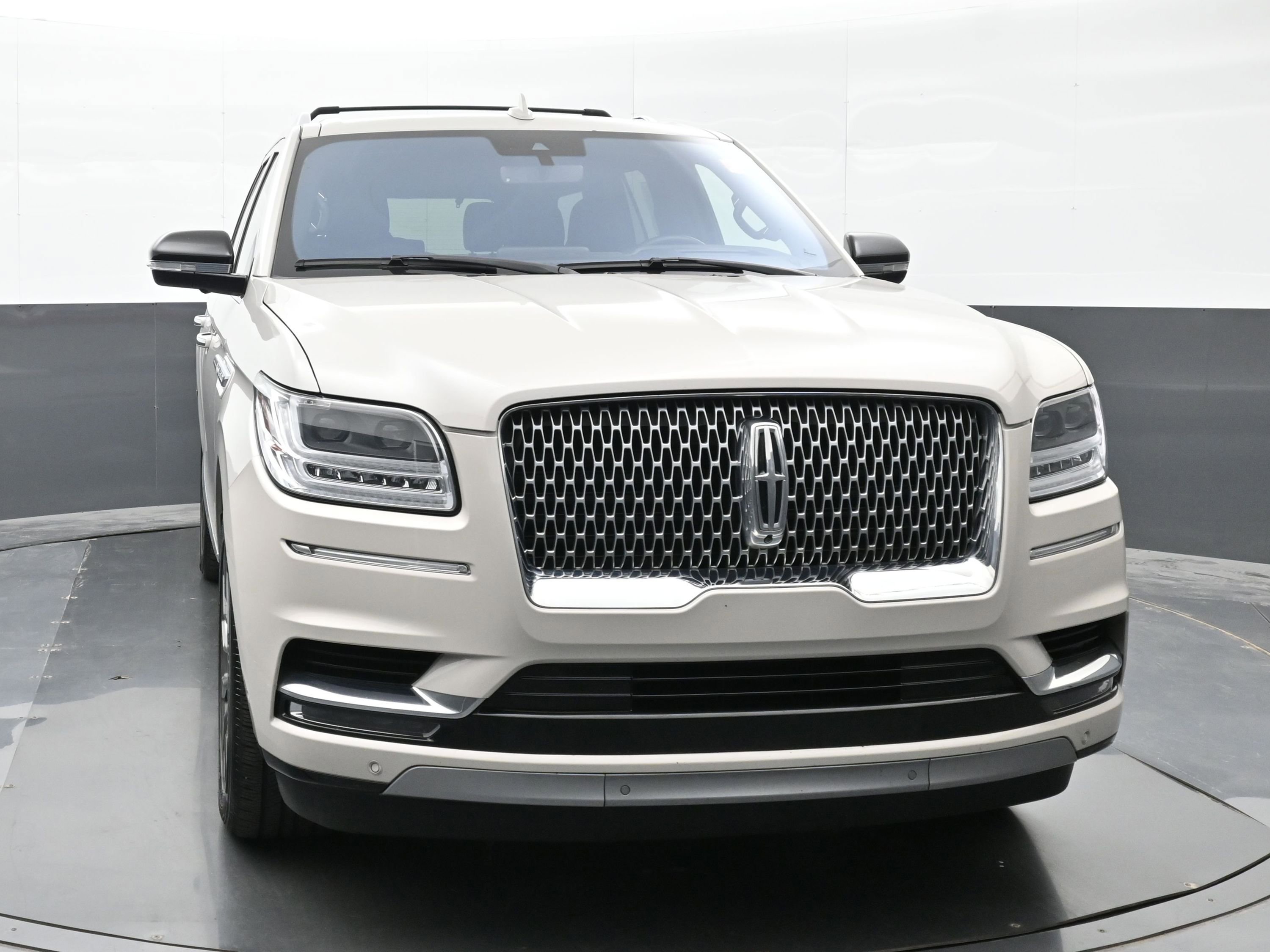 Used 2019 Lincoln Navigator Select w/ Technology Package AWD/4WD image 7