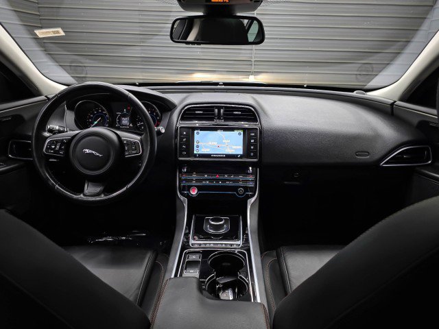 Used 2017 Jaguar XE Prestige RWD image 12
