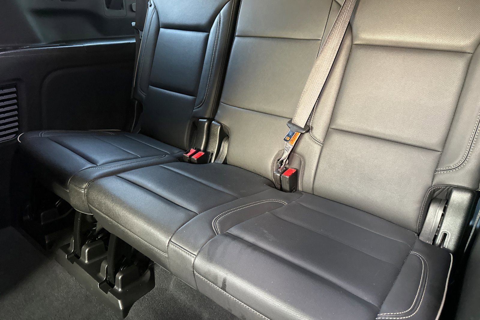 Used 2021 GMC Yukon XL SLT w/ SLT Luxury Package image 16