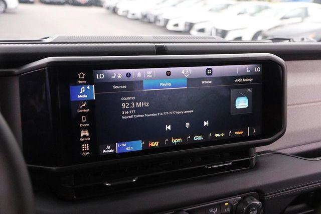 Used 2025 Jeep Wrangler Unlimited Sahara AWD/4WD image 16
