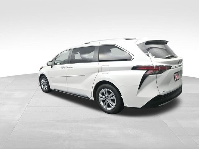 Used 2024 Toyota Sienna Platinum image 5