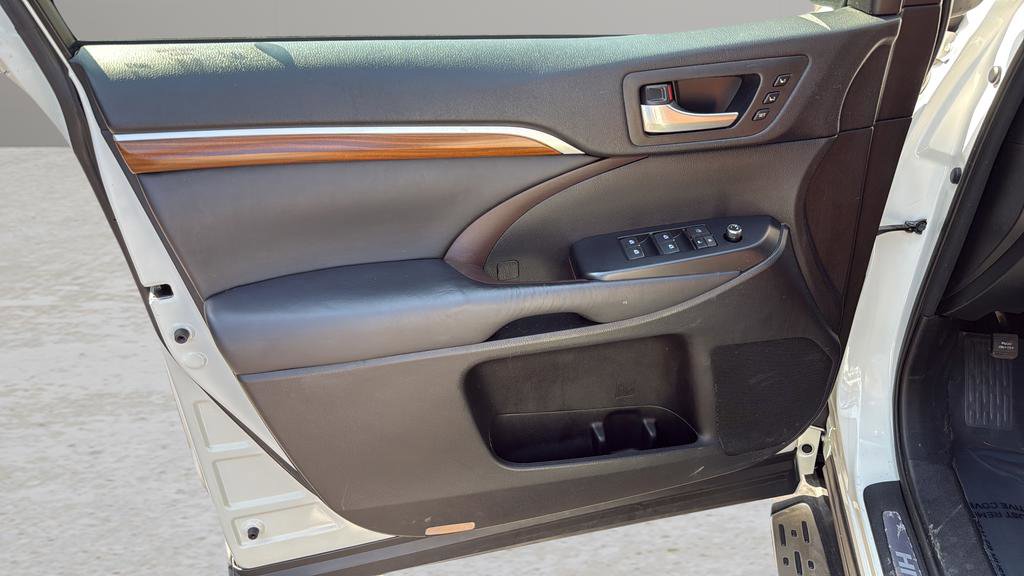 Used 2018 Toyota Highlander Limited Platinum image 10