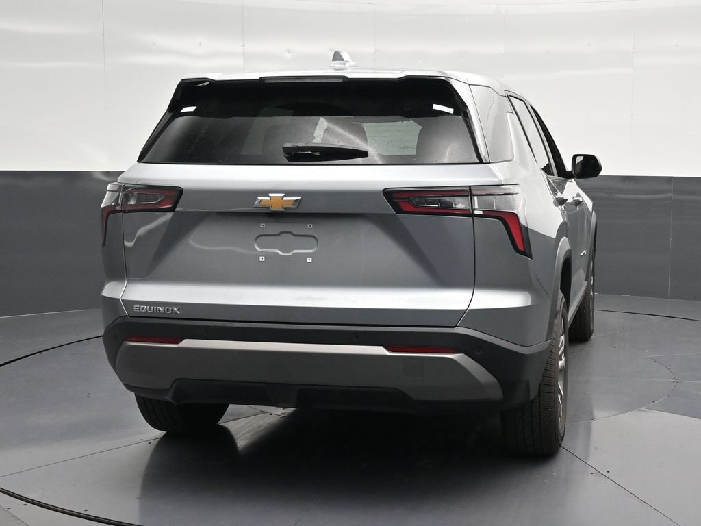 Used 2026 Chevrolet Equinox LT FWD image 2
