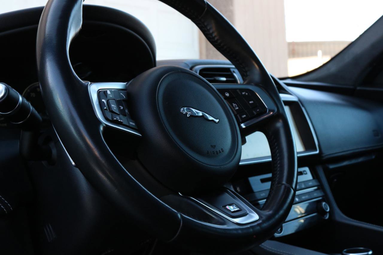 Used 2018 Jaguar F-PACE R-Sport AWD/4WD image 26