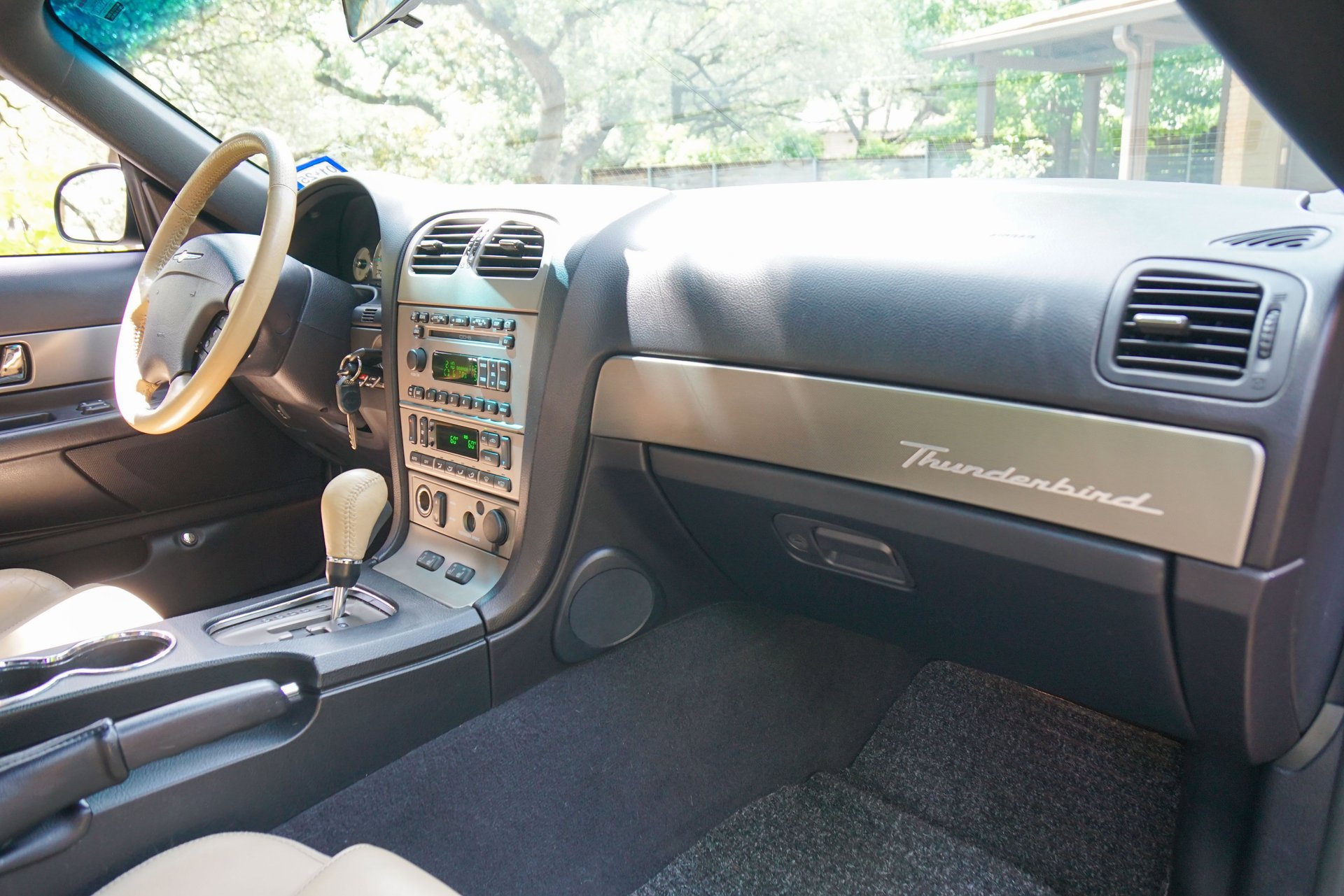 Used 2005 Ford Thunderbird 50th Anniversary RWD image 33