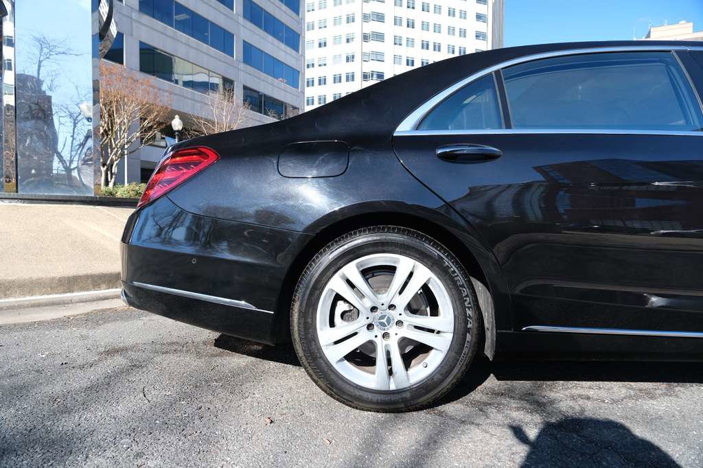 Used 2018 Mercedes-Benz S 560 4MATIC Sedan w/ Premium Package image 14