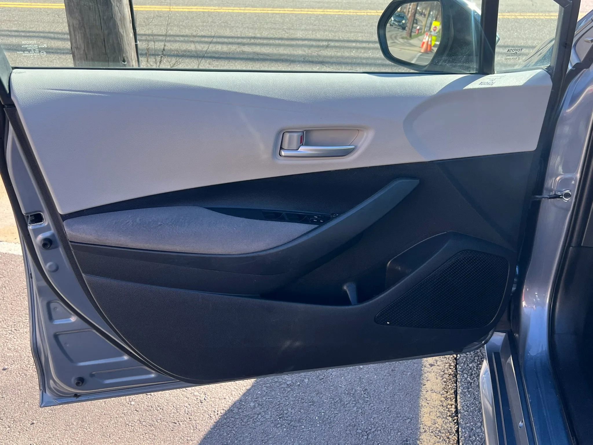 Used 2021 Toyota Corolla LE FWD image 11