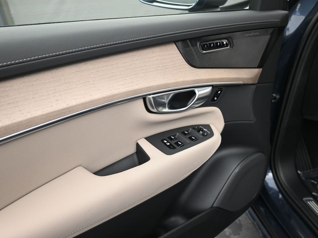 New 2026 Volvo XC90 B6 Plus w/ Protection Package Premier image 10
