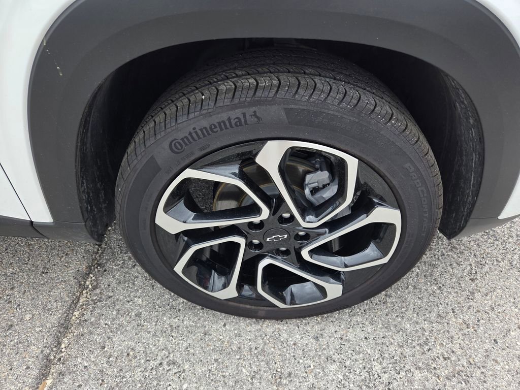 Certified 2025 Chevrolet Trax RS w/ Driver Confidence Package image 19