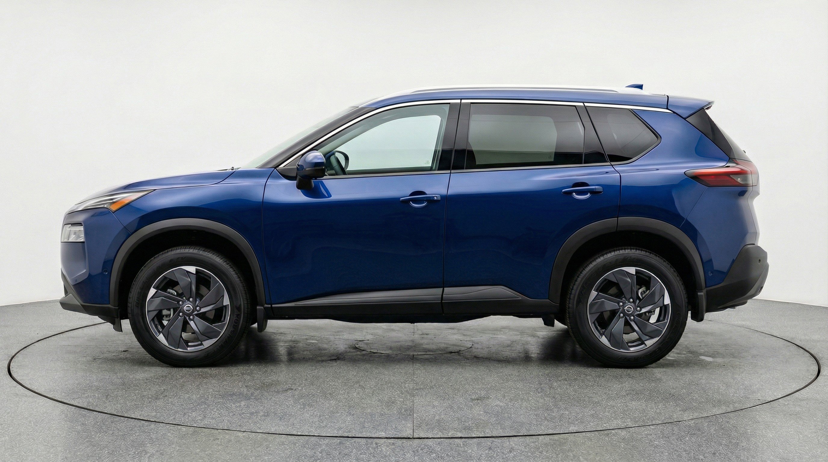 Used 2025 Nissan Rogue SV AWD/4WD image 5