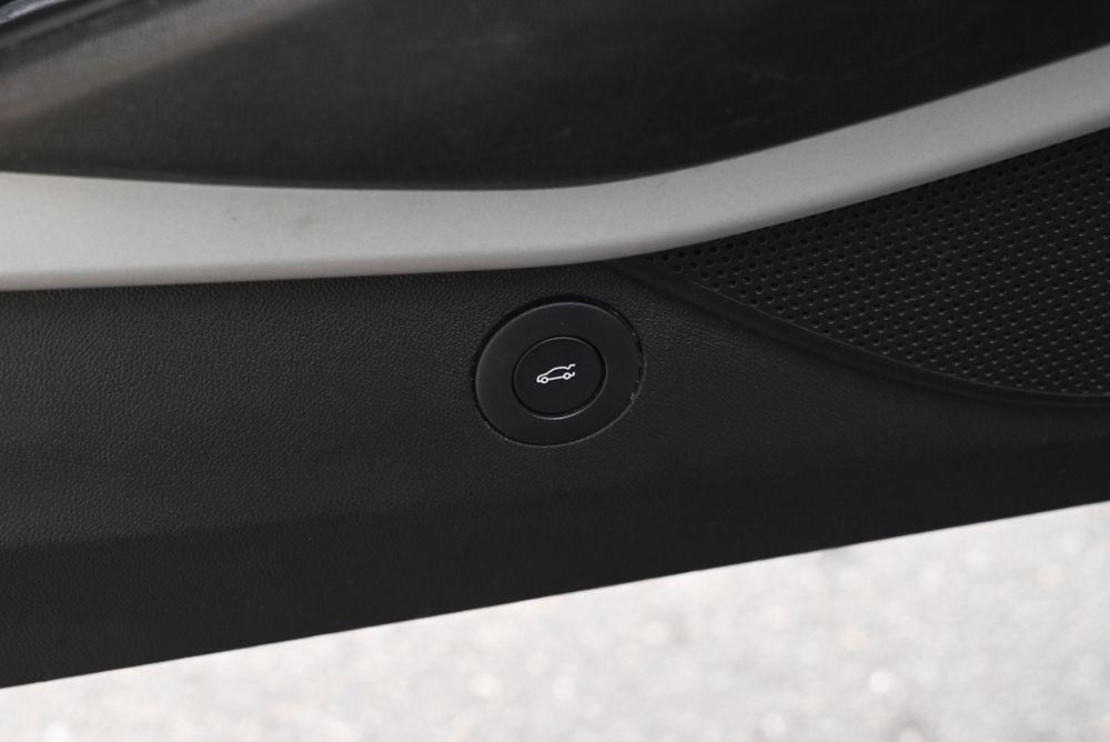 Used 2019 Chevrolet Camaro SS image 28