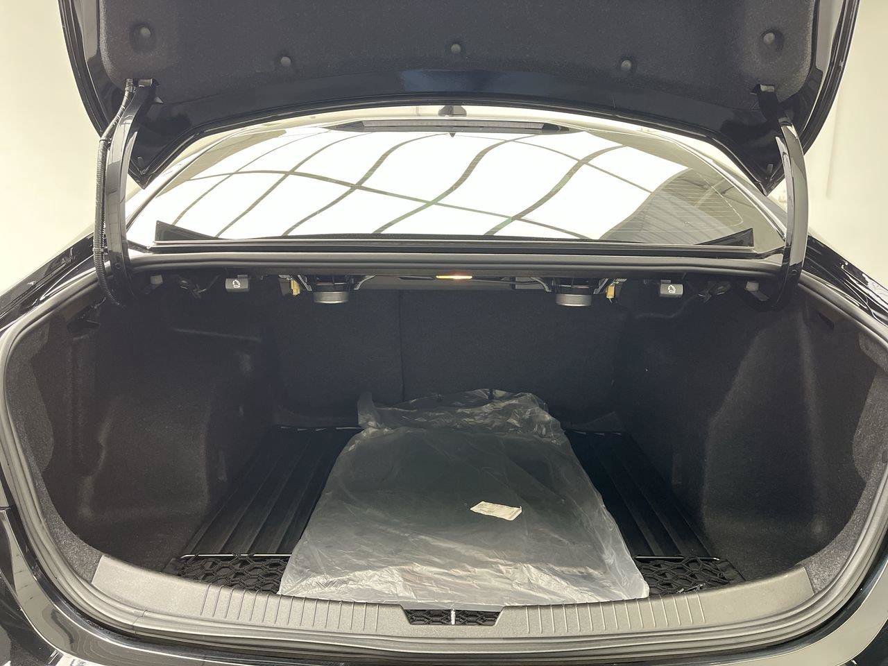 Certified 2018 Chevrolet Malibu LT w/ Leather Package FWD image 27