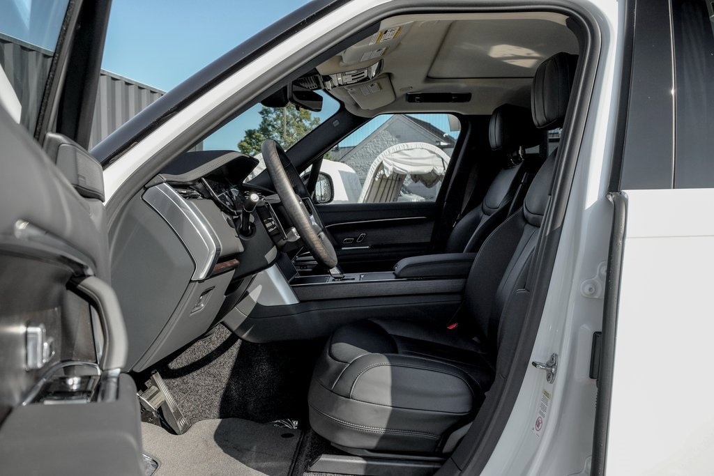 New 2025 Land Rover Range Rover SE image 9