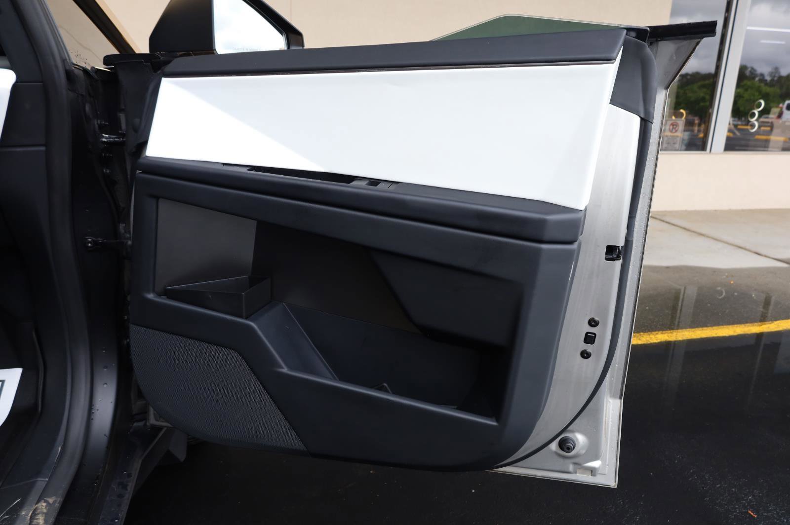 Used 2024 Tesla Cybertruck AWD Crew Cab image 28