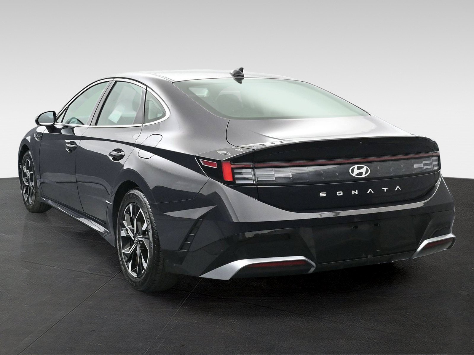 Certified 2024 Hyundai Sonata SEL FWD image 2